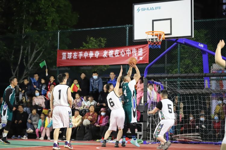 在赛后