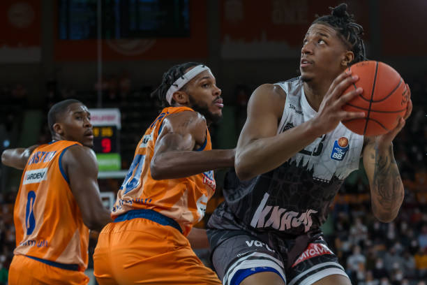 制住了铁锤 制住了铁锤